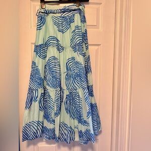 Vineyard Vines long skirt, new with tags 
Size 4